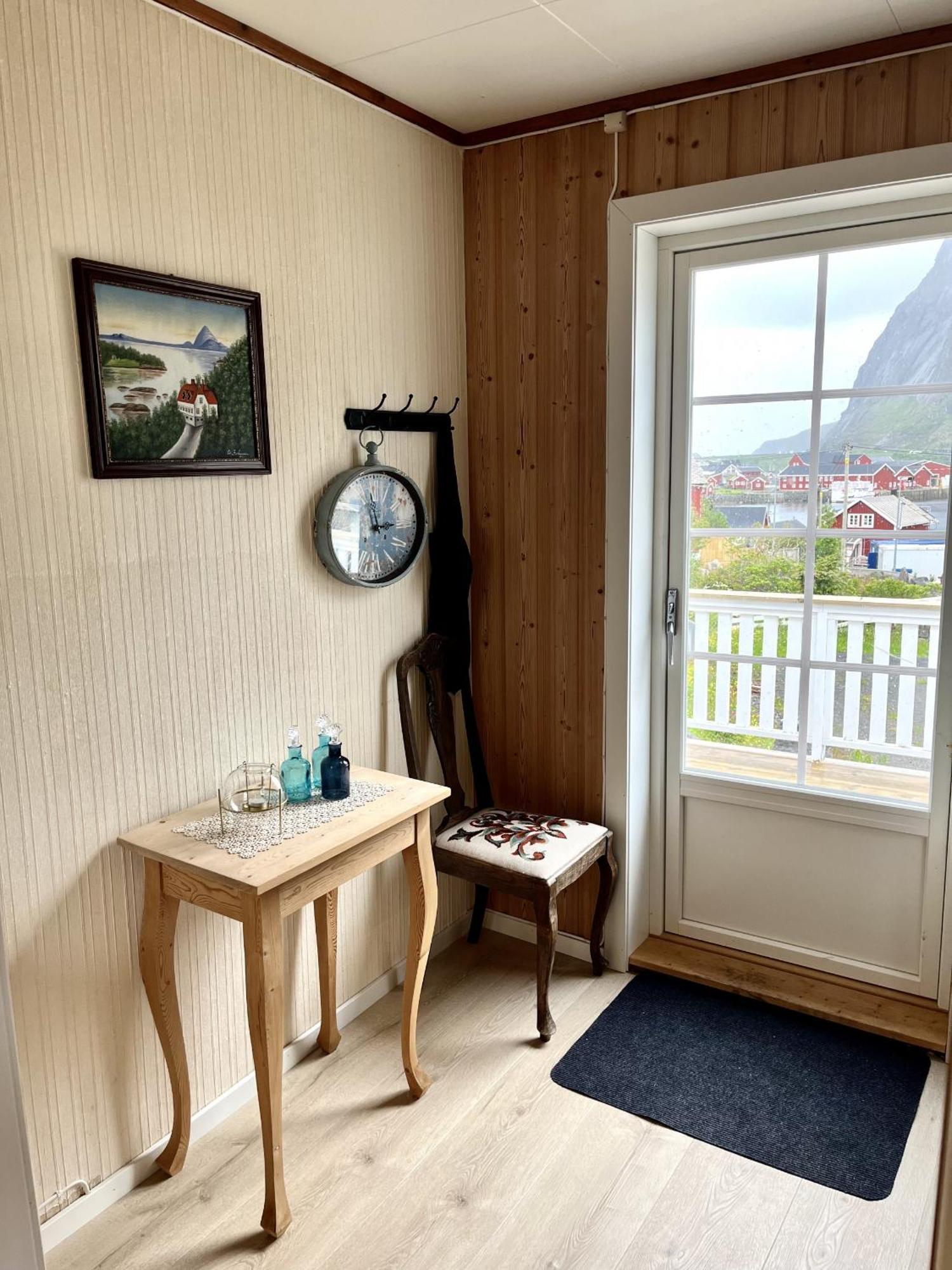 Koselig Nyrestaurert Hus Med Flott Utsikt! Villa Reine Exterior foto